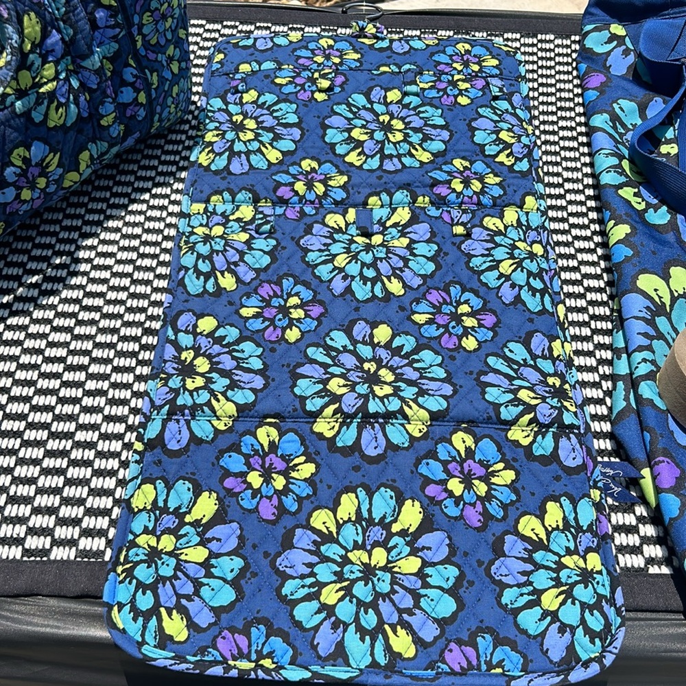 5 piece Vera Bradley travel set : Indigo Pop
Fall 2012 - Picture 6 of 14